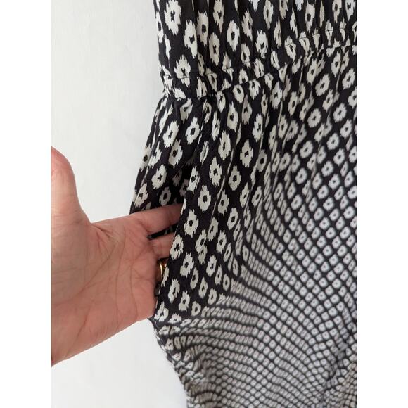 Old Navy‎ Womens Black White Ikat Print Romper Size XXL Pockets Sleeveless Light - Picture 3 of 8